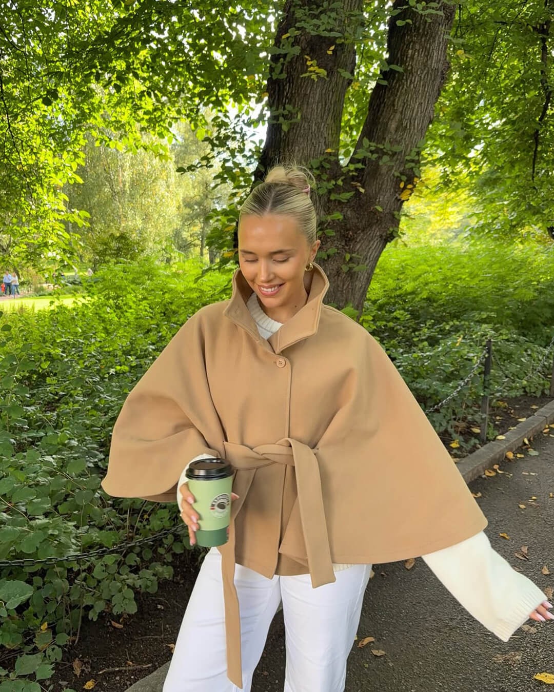 Berg-Feldt | Hochkragen Gürteltaschen Cape Jacke Knopf Umhängemantel
