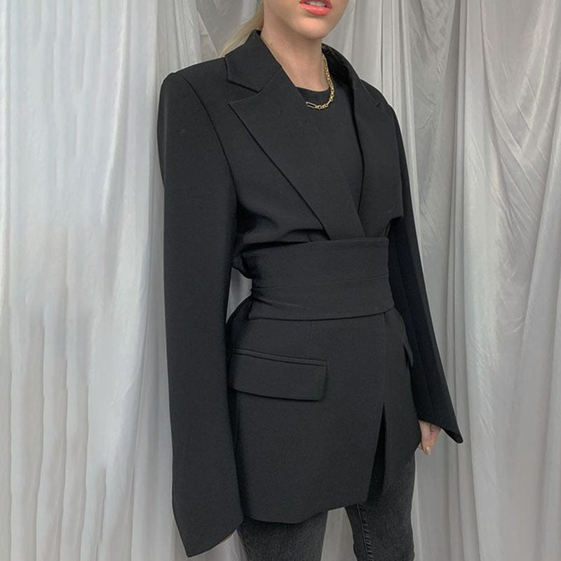 Avelena Blazer: Fitted cut with belt