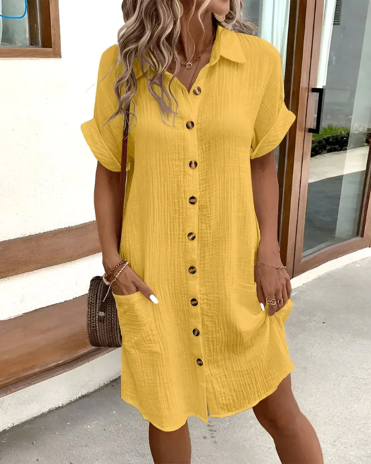 Mini-robe aérienne au design flatteur – Theresia