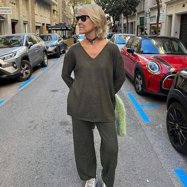 Ensemble élégant Maren : haut à col en V et pantalon large