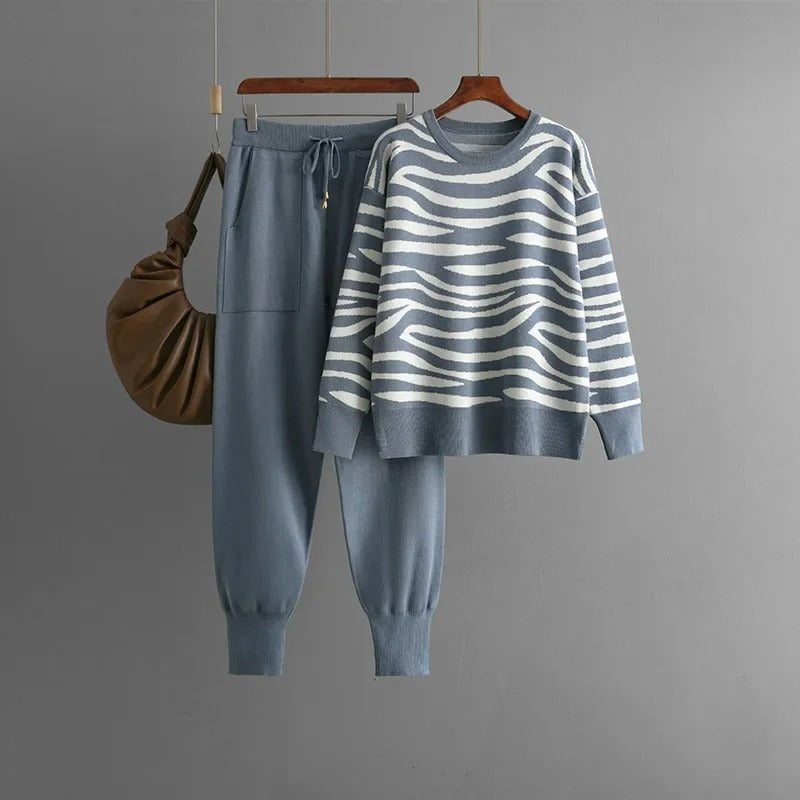Berg-Feldt | Strickpullover und Hosen Satz mit Tierdruck